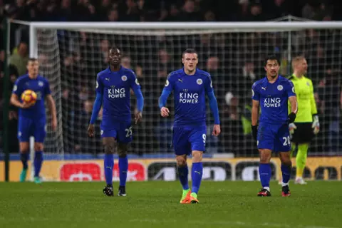 أسوأ حامل لقب في التاريخ.. كيف يتجنب ليفربول انتكاسة ليستر سيتي بالدوري الإنجليزي؟